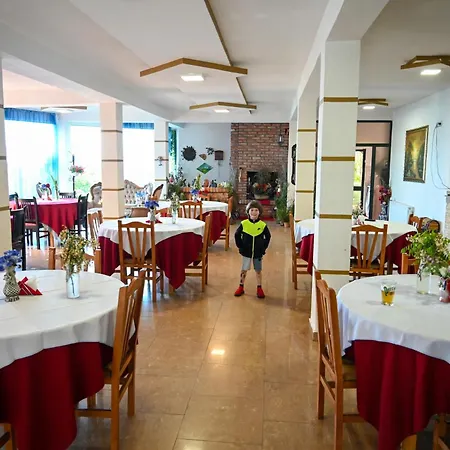 Joni Restaurant 3* Bucimas