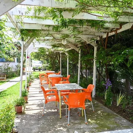 Joni Restaurant Otel Bucimas