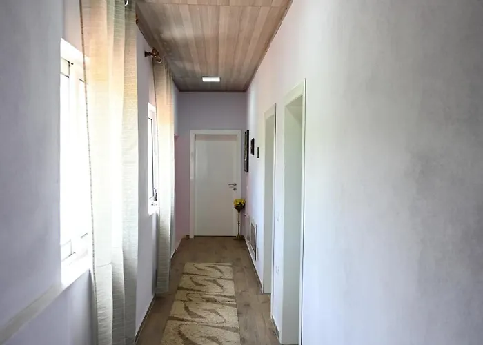 Joni Restaurant 酒店 Bucimas