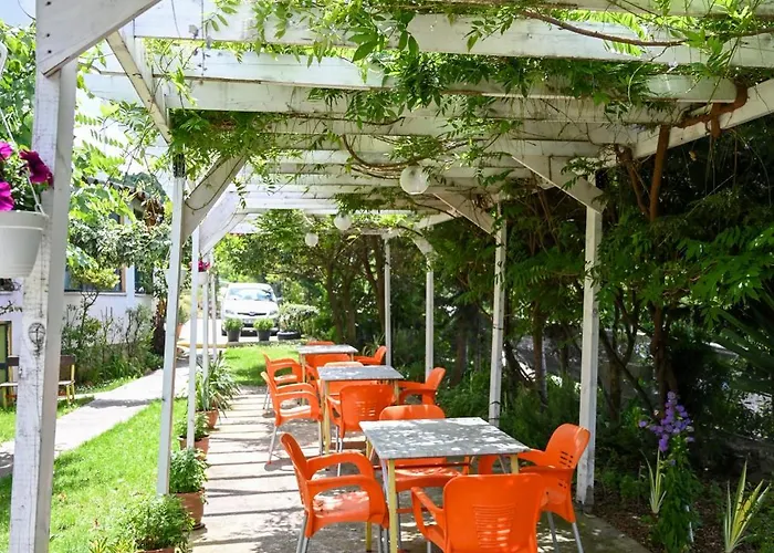 Joni Restaurant 酒店 3*