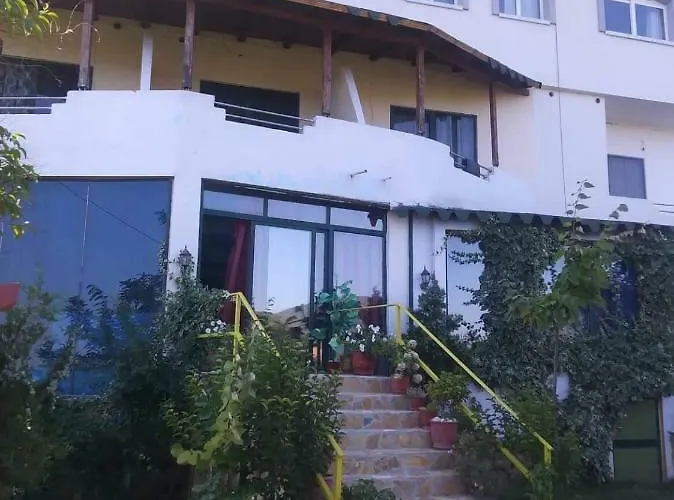 Joni Restaurant 3* Bucimas