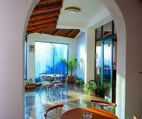 Joni Restaurant 酒店 3*