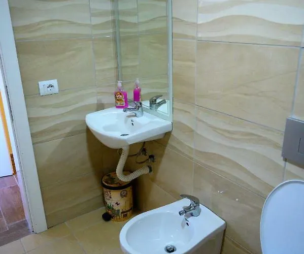 Joni Restaurant 3* Bucimas